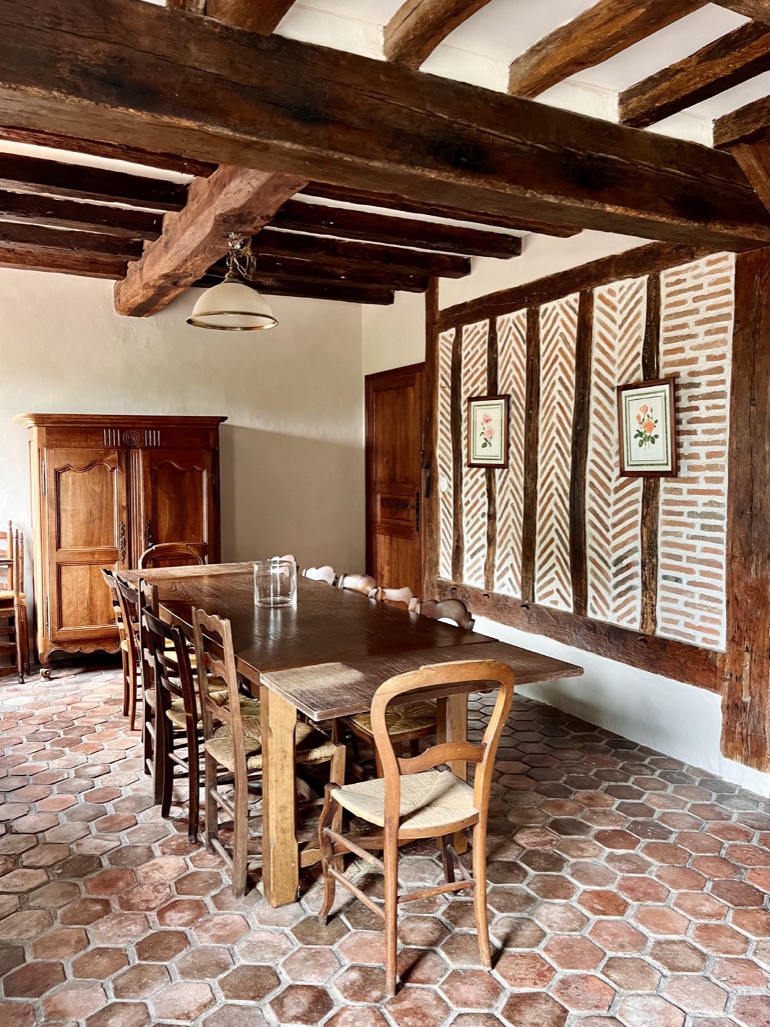 De eetkamer, met landhuissfeer